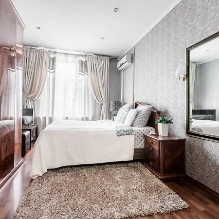 Appartamento 4rooms Nezavisomosti 12